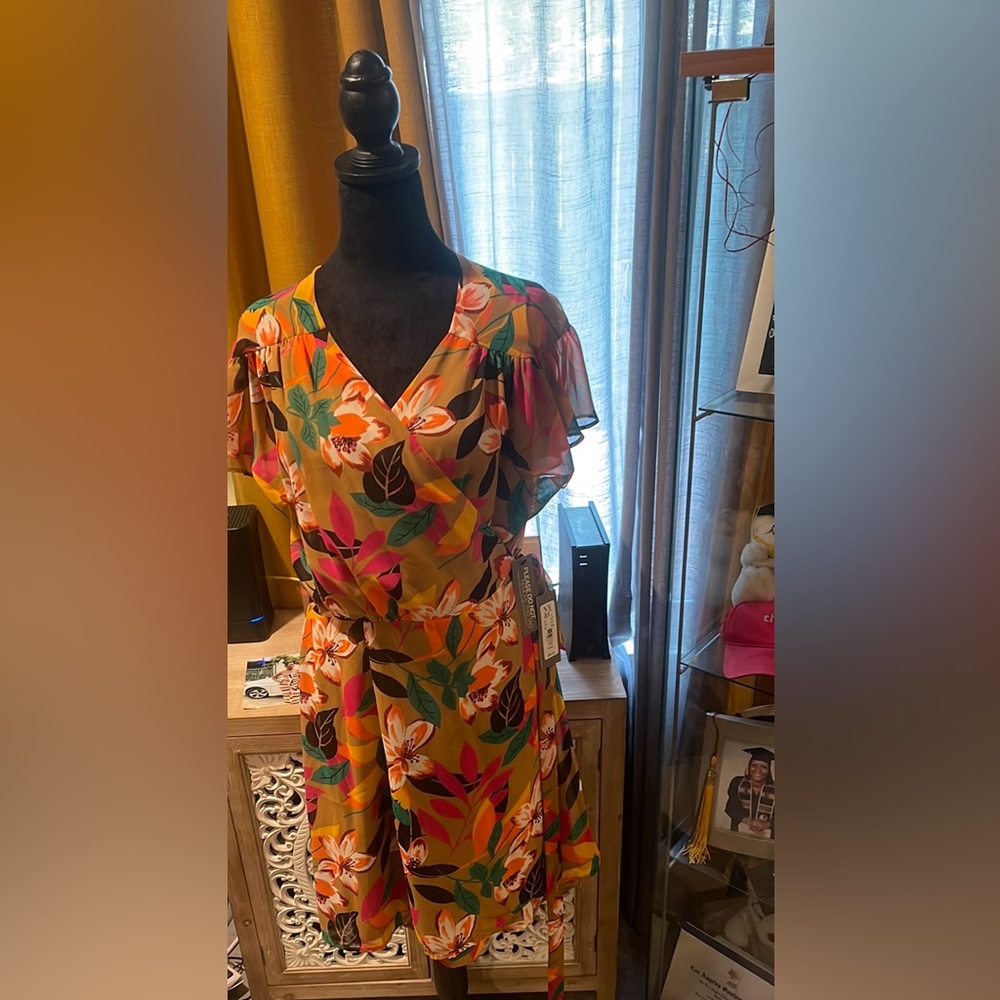 NY & COMPANY Eva Mendes Gorgeous Flower 🌺 Wrap knee Dress Retail $90